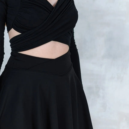 Top crop drapat negru - feminitate și lejeritate în mișcare 12018-017 - NIZIA