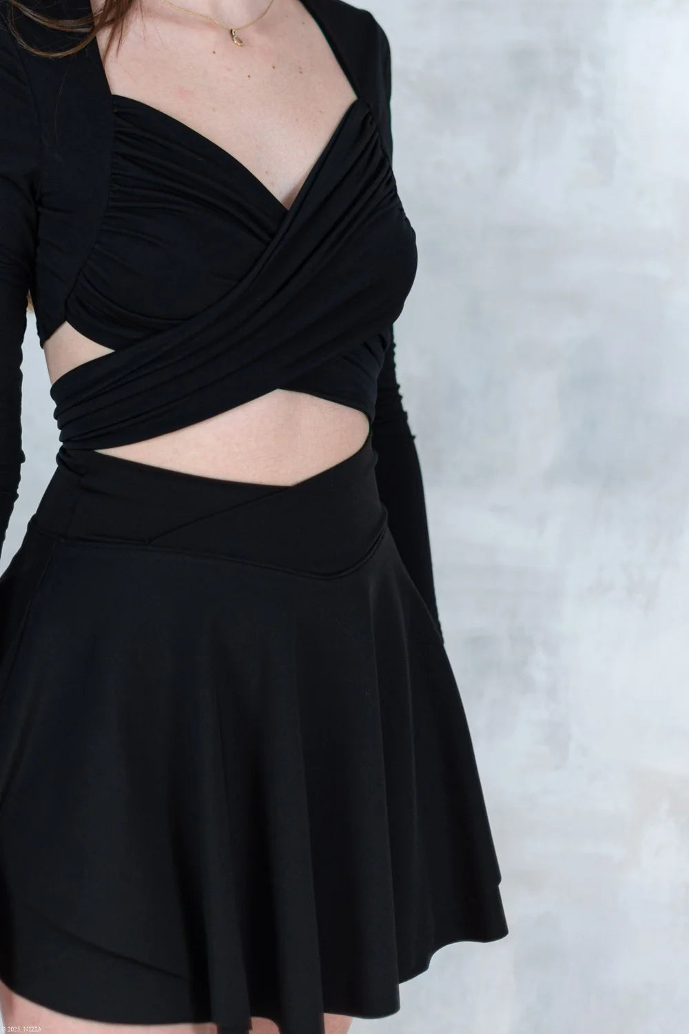 Fustă neagră evazată – croi lejer 6003-011 - NIZIA