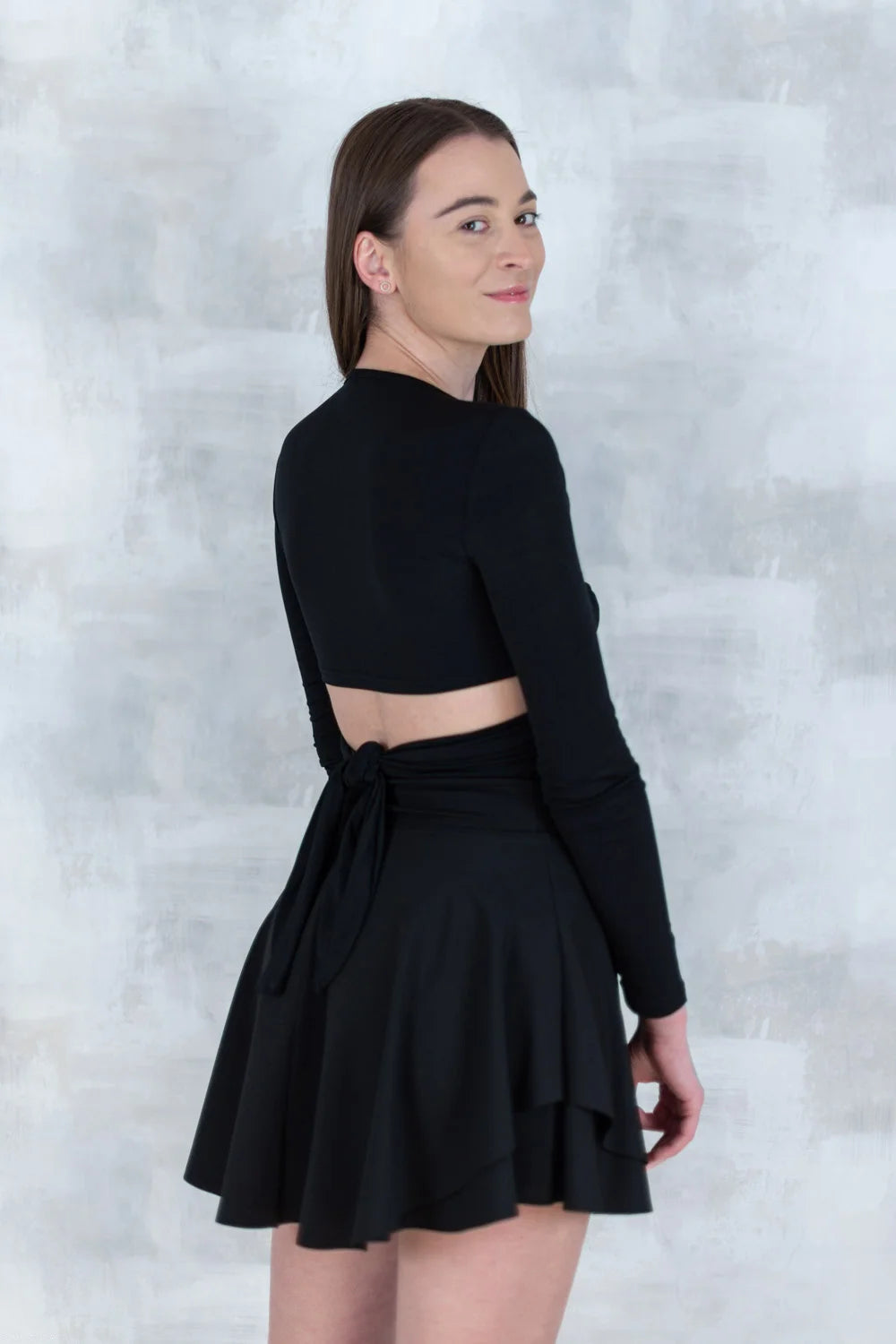 Top crop drapat negru - feminitate și lejeritate în mișcare 12018-017 - NIZIA