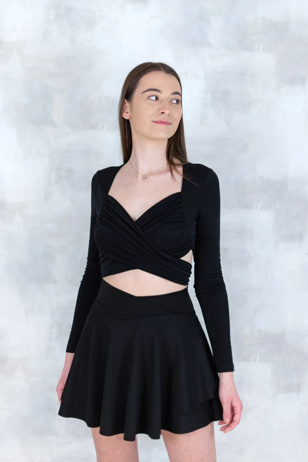 Top crop drapat negru - feminitate și lejeritate în mișcare 12018-017 - NIZIA