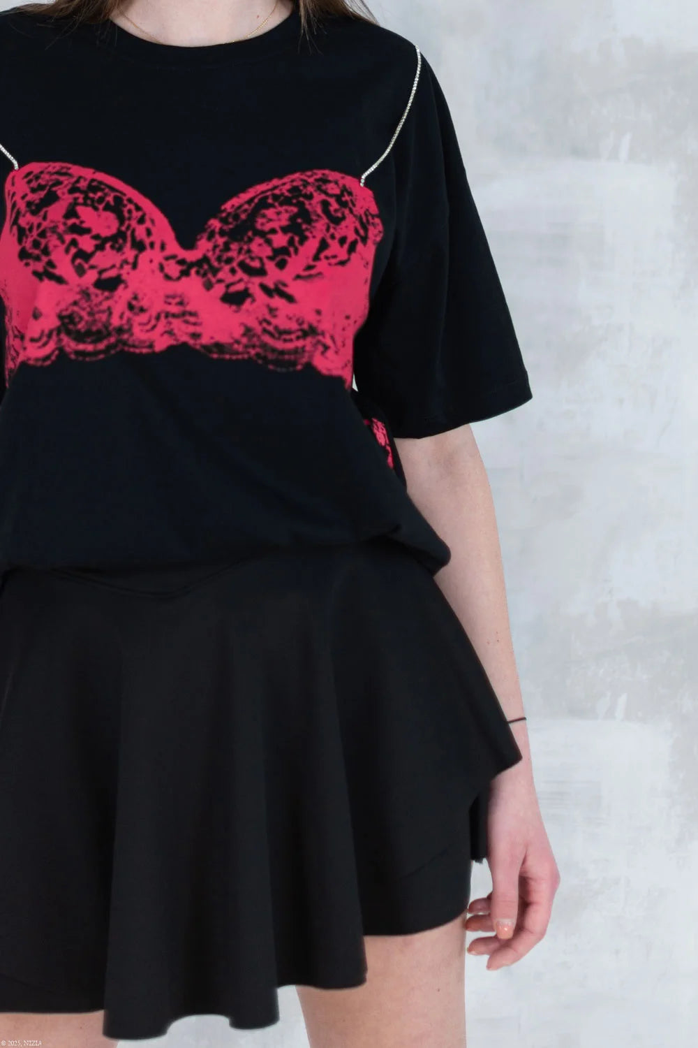 Tricou negru cu imprimeu corset și bretele din pietre aplicate 12008-017 - NIZIA