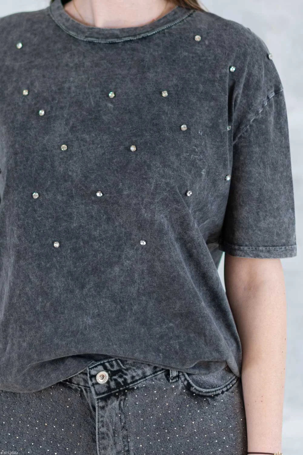 Tricou mineral wash cu aplicații strălucitoare 12025-017 - NIZIA