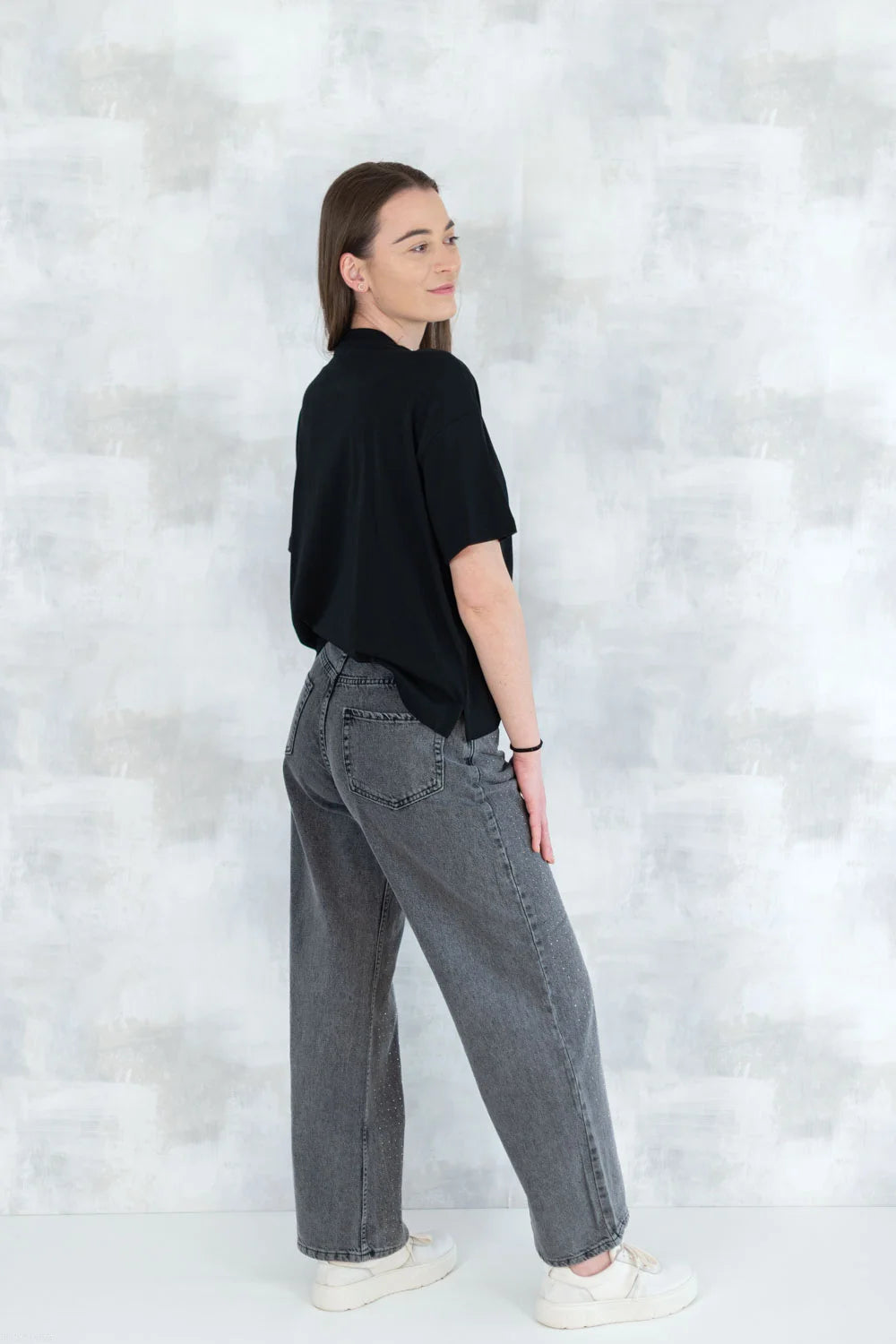 Tricou negru cu aplicatii tip colier 12010-017 - NIZIA