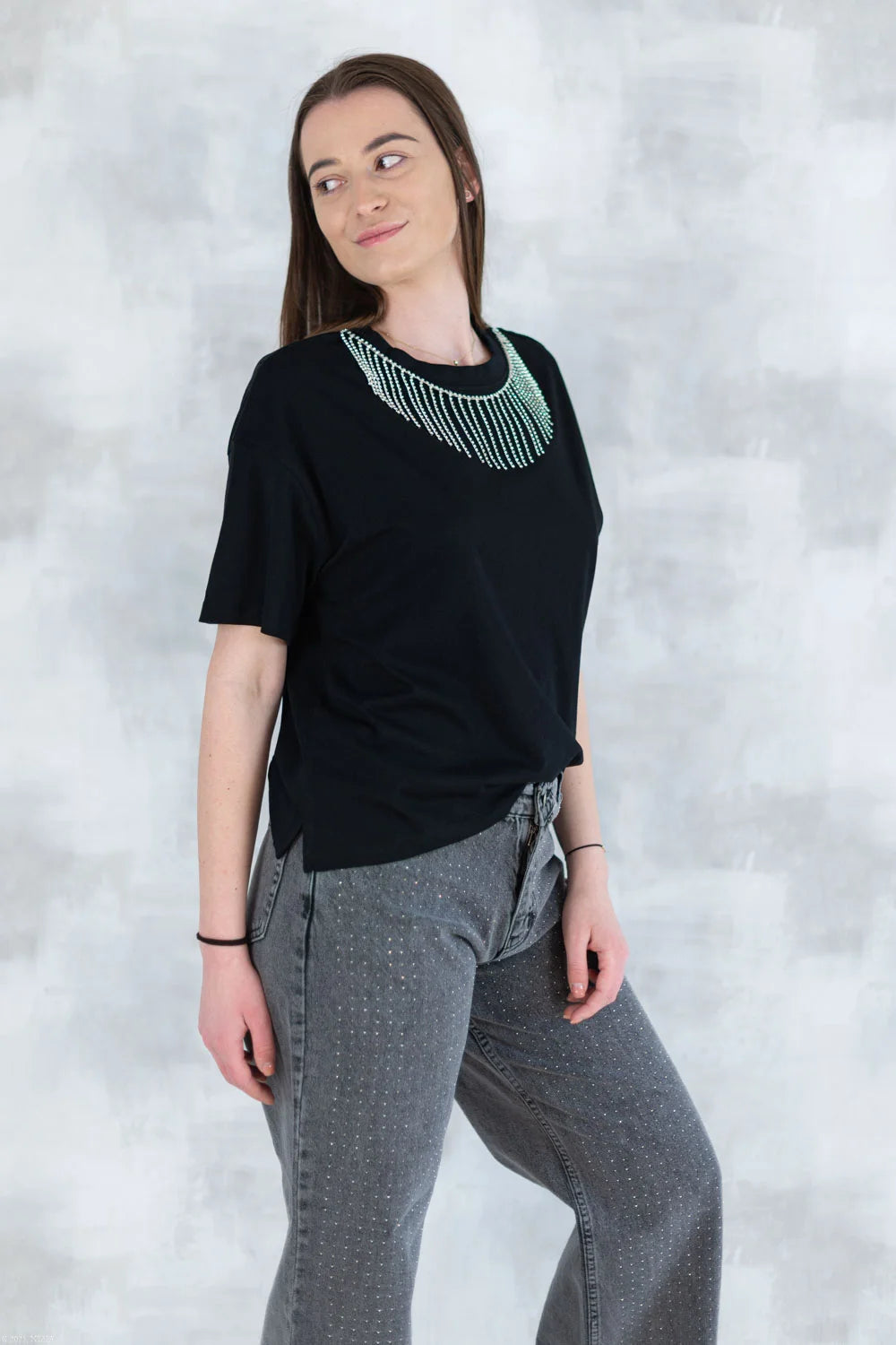 Tricou negru cu aplicatii tip colier 12010-017 - NIZIA