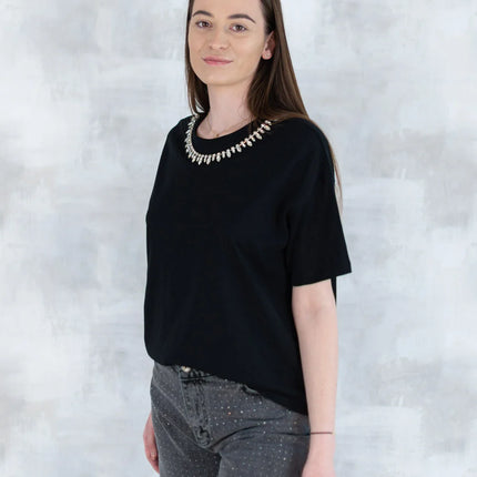 Tricou negru cu aplicații din pietre mari tip colier 12014-017 - NIZIA