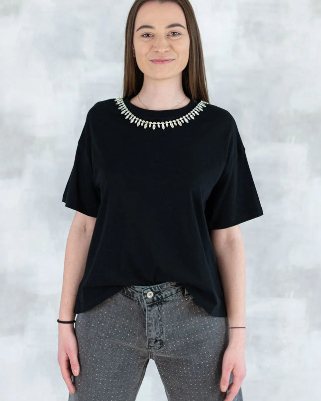 Tricou negru cu aplicații din pietre mari tip colier 12014-017 - NIZIA