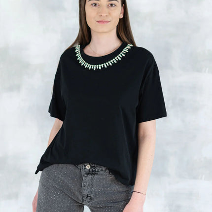 Tricou negru cu aplicații din pietre mari tip colier 12014-017 - NIZIA