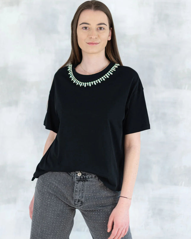 Tricou negru cu aplicații din pietre mari tip colier 12014-017 - NIZIA