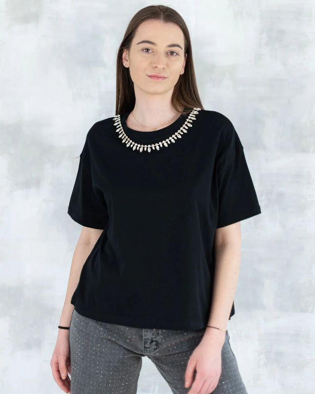 Tricou negru cu aplicații din pietre mari tip colier 12014-017 - NIZIA