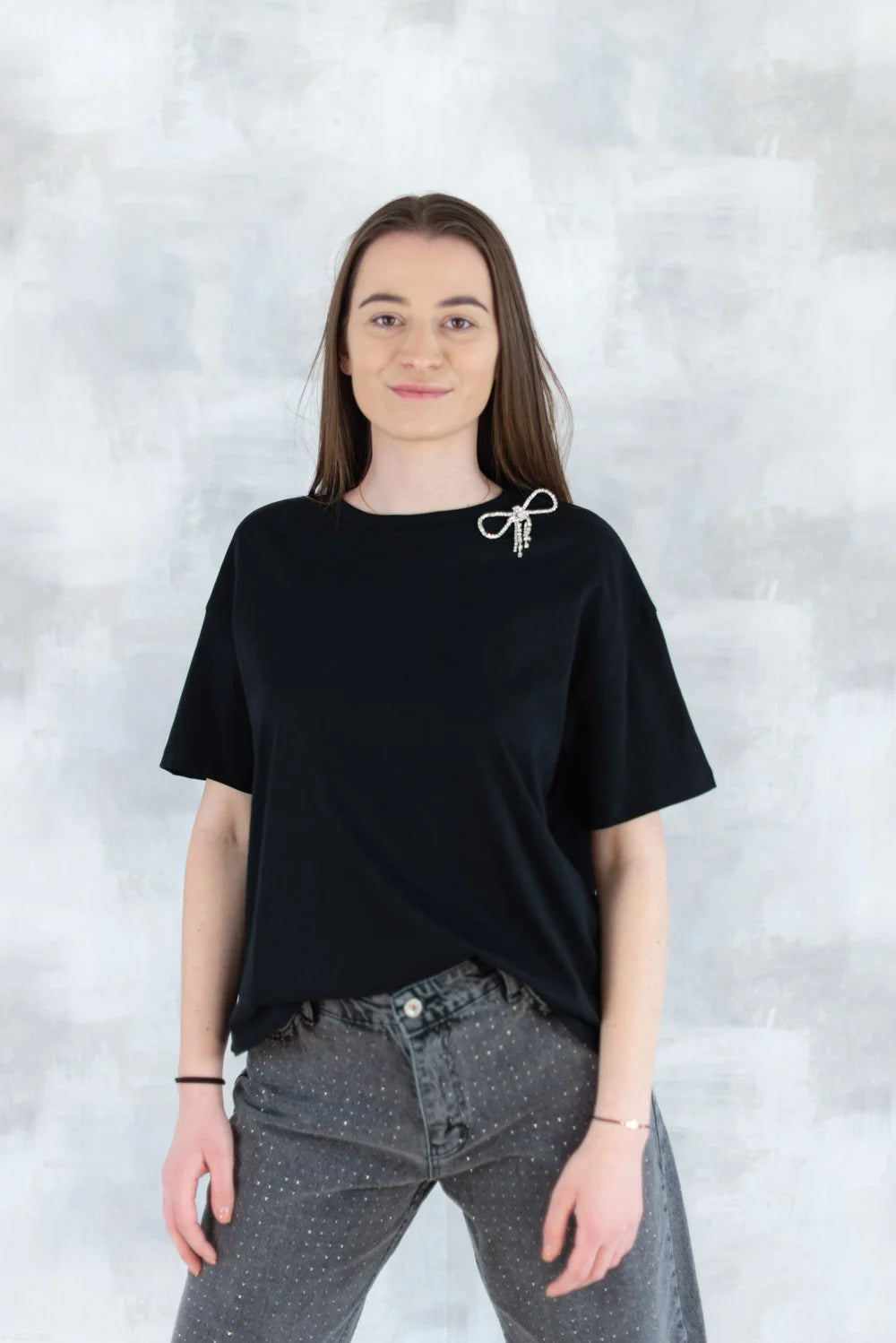Tricou negru cu broșă tip fundiță detașabilă 12016-017 - NIZIA