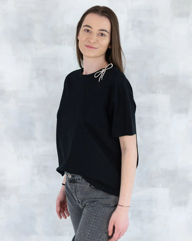 Tricou negru cu broșă tip fundiță detașabilă 12016-017 - NIZIA