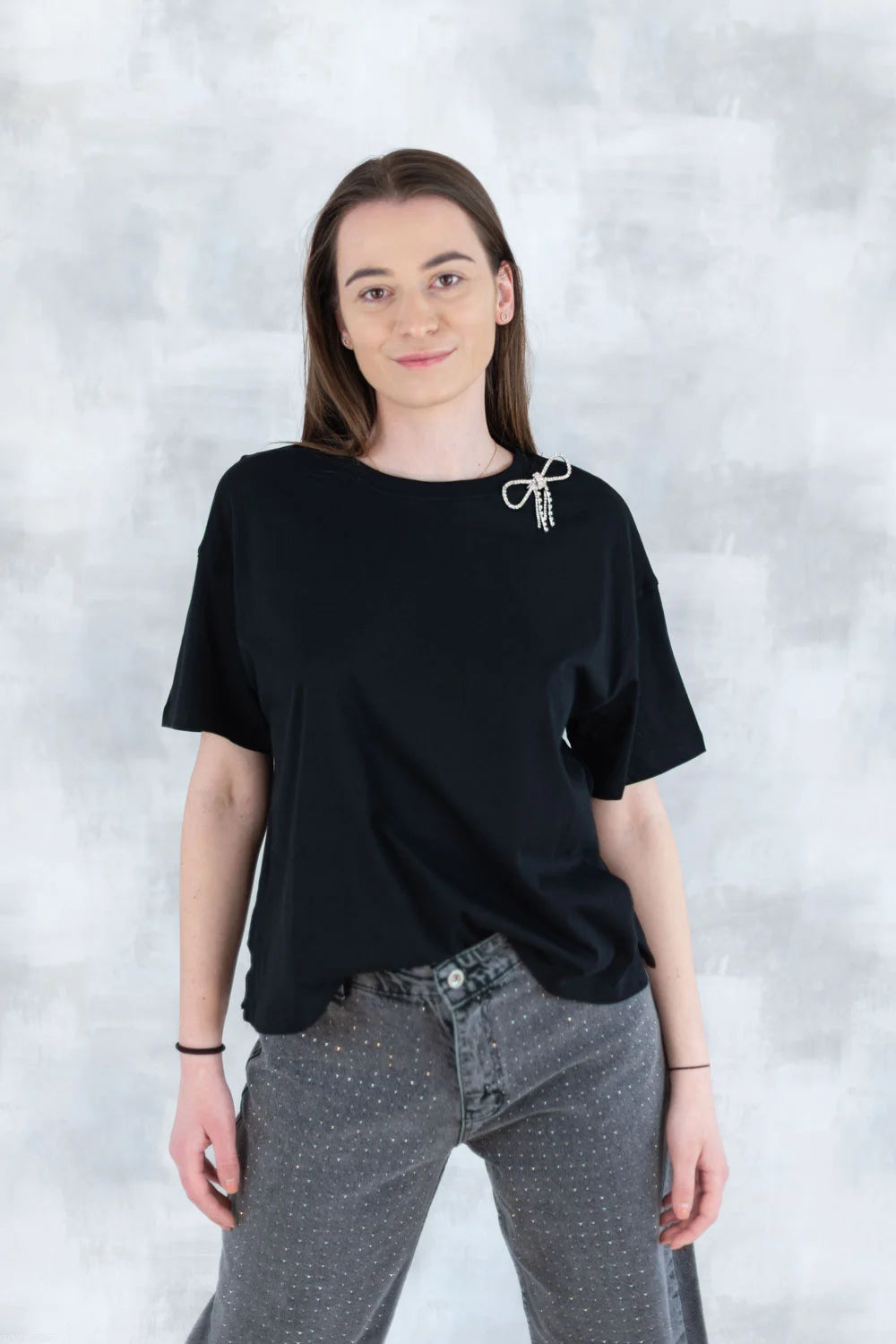 Tricou negru cu broșă tip fundiță detașabilă 12016-017 - NIZIA