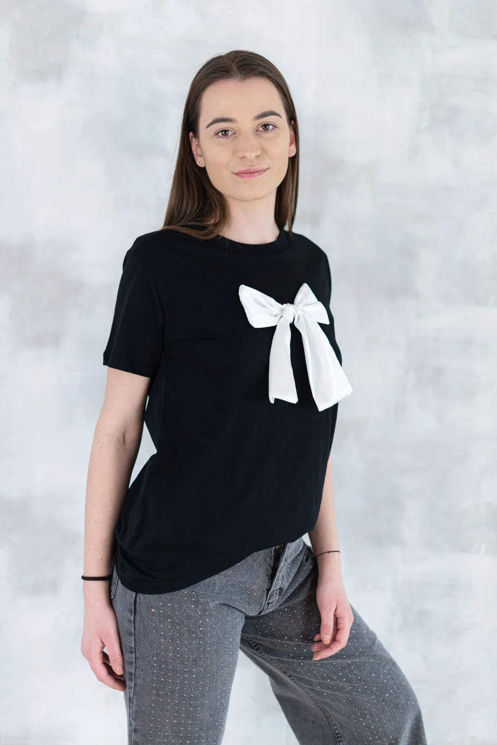 Tricou negru cu fundiță albă 12015-017 - NIZIA