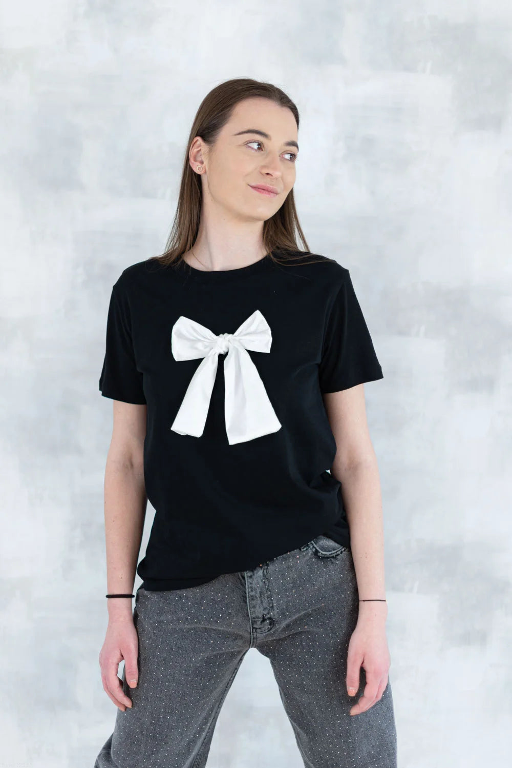 Tricou negru cu fundiță albă 12015-017 - NIZIA