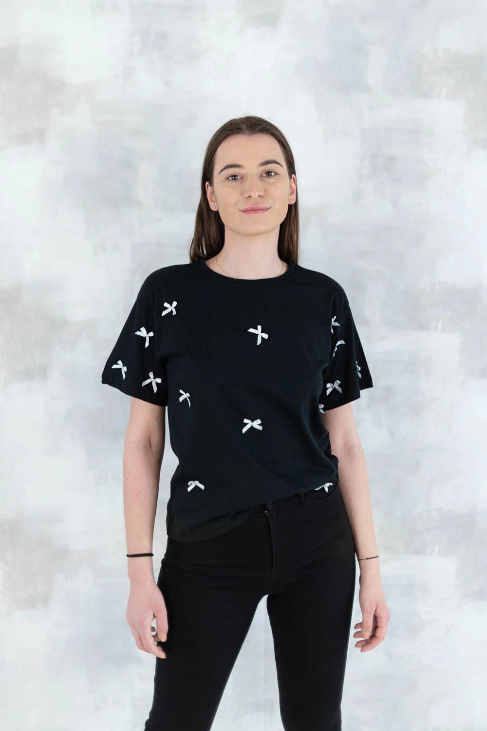 Tricou negru cu fundițe albe 12004-017 - NIZIA