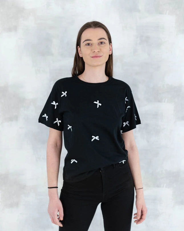 Tricou negru cu fundițe albe 12004-017 - NIZIA