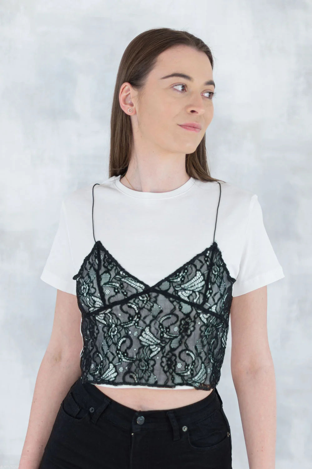 Tricou alb cu aplicații din dantelă 12026-017 - NIZIA