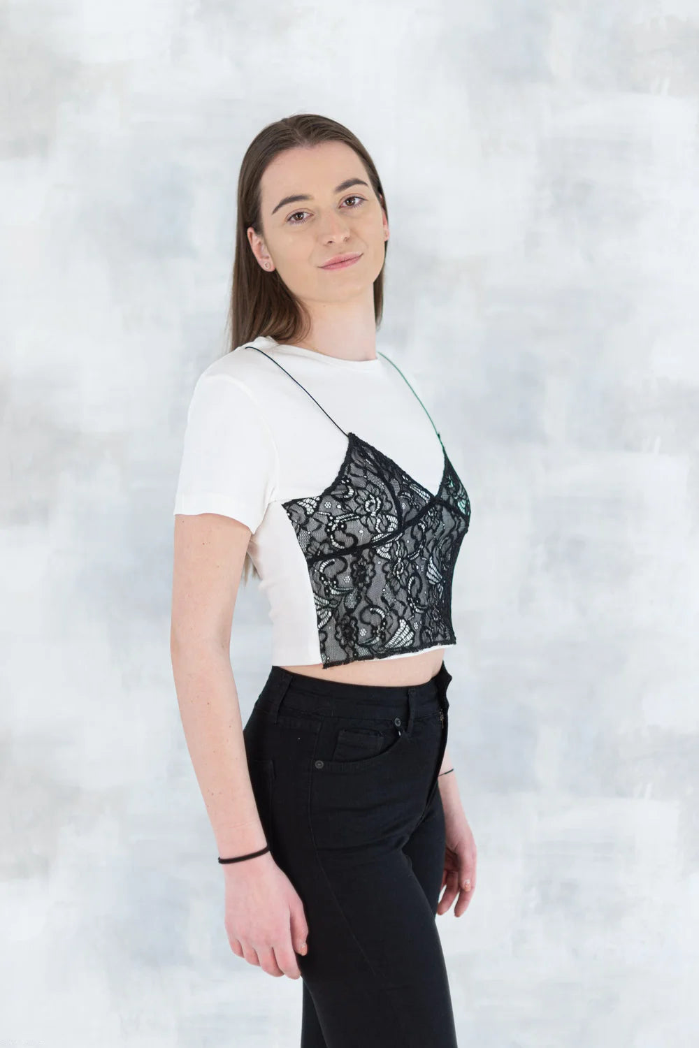 Tricou alb cu aplicații din dantelă 12026-017 - NIZIA