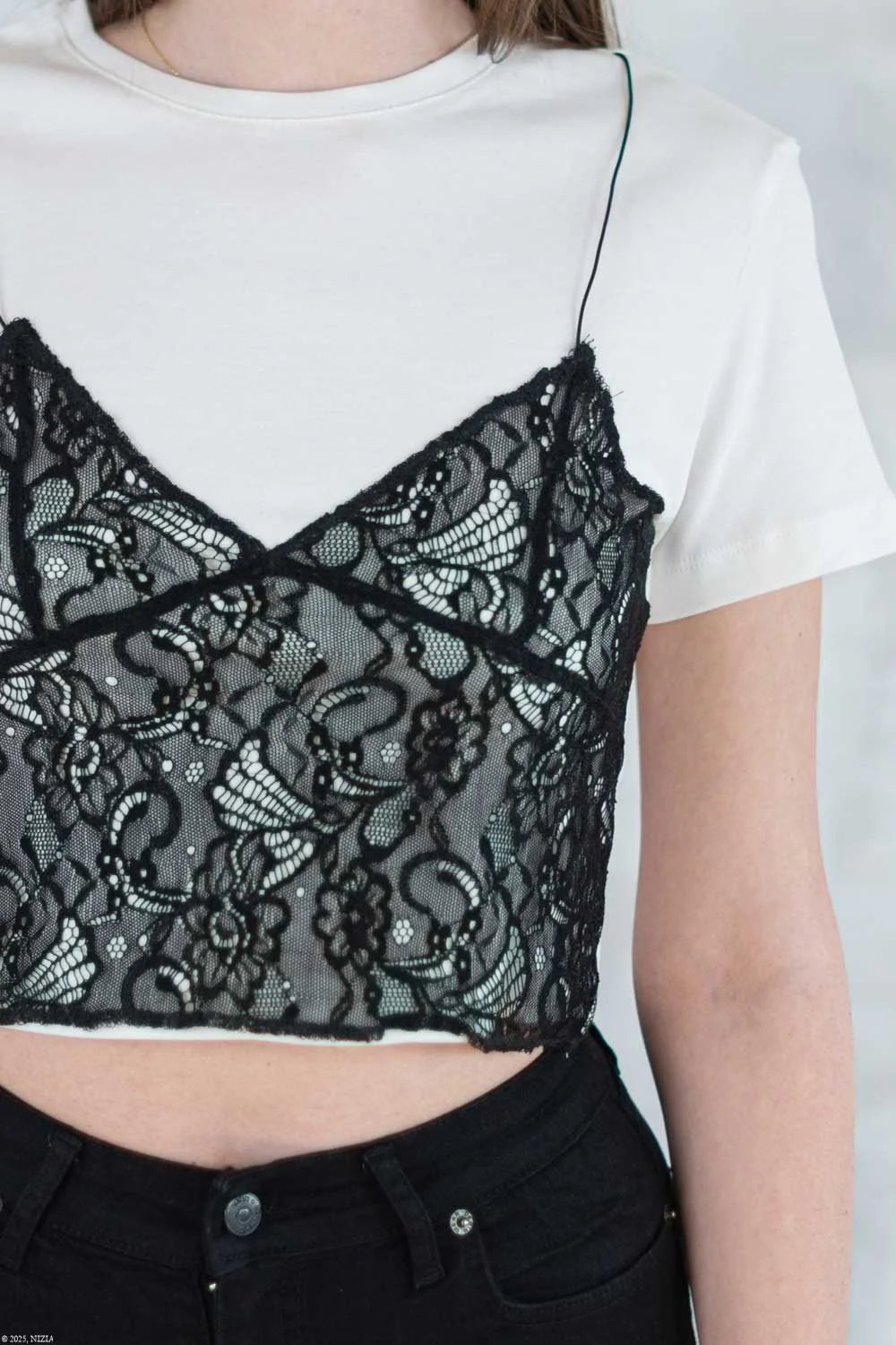 Tricou alb cu aplicații din dantelă 12026-017 - NIZIA