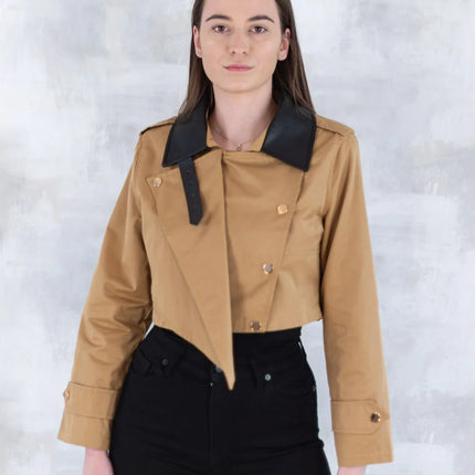 Jachetă scurtă camel cu guler negru 7009-012 - NIZIA