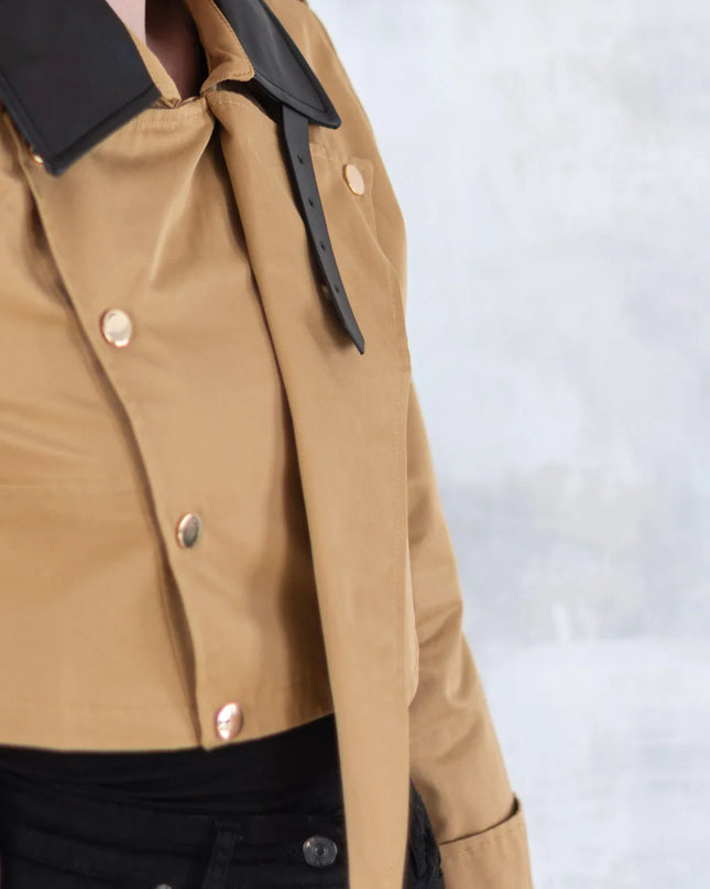 Jachetă scurtă camel cu guler negru 7009-012 - NIZIA