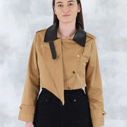 Jachetă scurtă camel cu guler negru 7009-012 - NIZIA