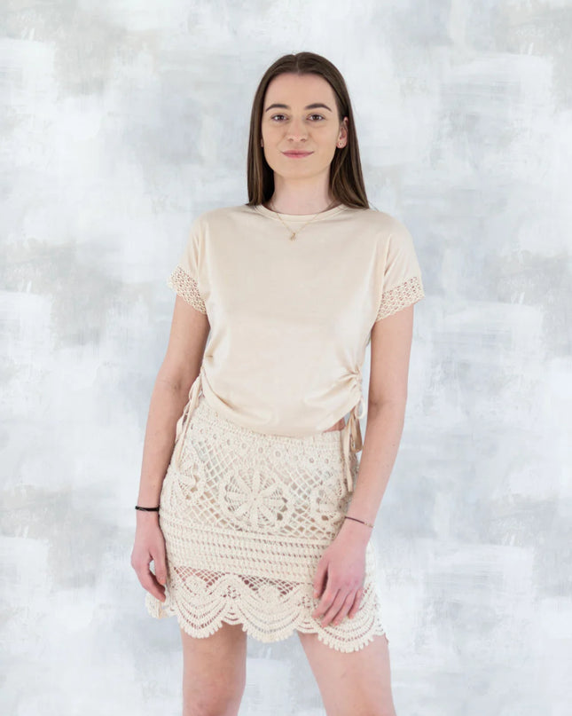 Tricou crem boho cu dantelă și șnur reglabil 12001-017 - NIZIA