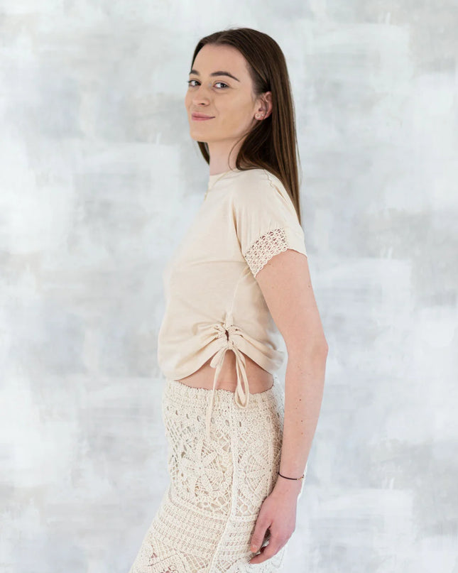 Tricou crem boho cu dantelă și șnur reglabil 12001-017 - NIZIA