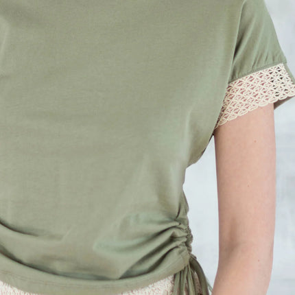 Tricou verde salvie boho cu dantelă și șnur reglabil 12003-017 - NIZIA