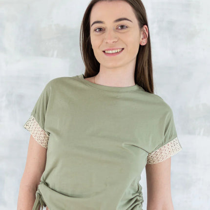 Tricou verde salvie boho cu dantelă și șnur reglabil 12003-017 - NIZIA