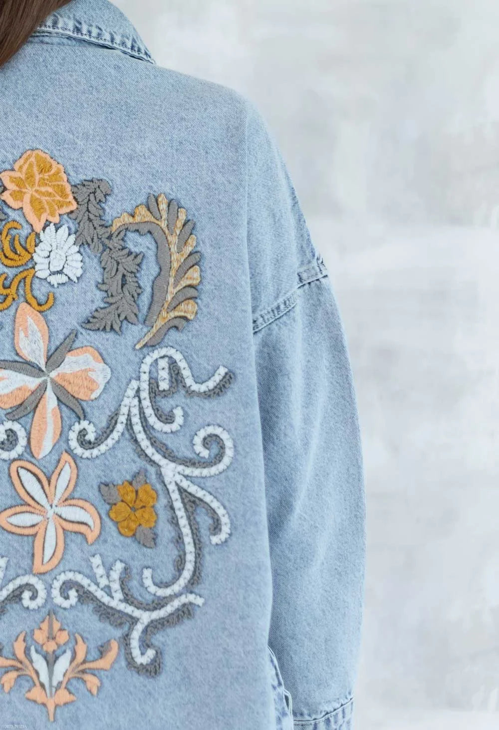 Jaachetă denim- broderie pe spate 7001-012 - NIZIA