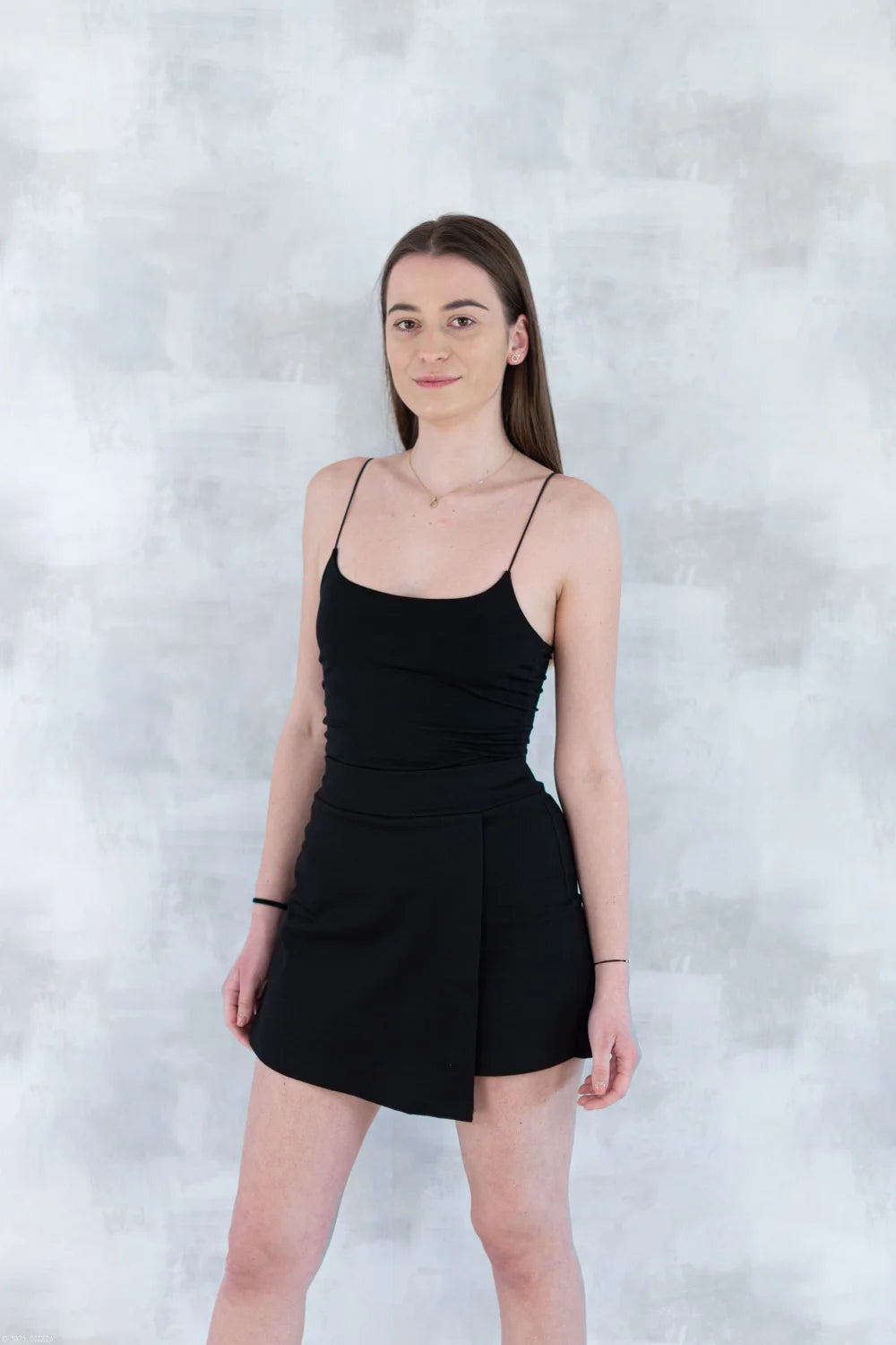 Fustă pantalon neagră – confort și stil într-o singură piesă 6001-011 - NIZIA