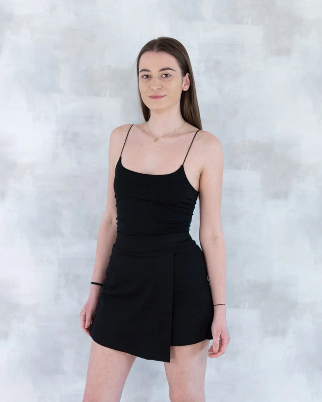 Fustă pantalon neagră – confort și stil într-o singură piesă 6001-011 - NIZIA