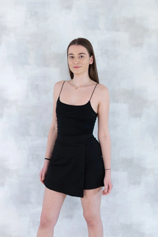 Fustă pantalon neagră – confort și stil într-o singură piesă 6001-011 - NIZIA