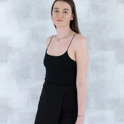 Fustă pantalon neagră – confort și stil într-o singură piesă 6001-011 - NIZIA