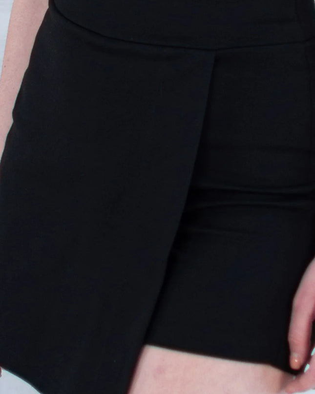 Fustă pantalon neagră – confort și stil într-o singură piesă 6001-011 - NIZIA