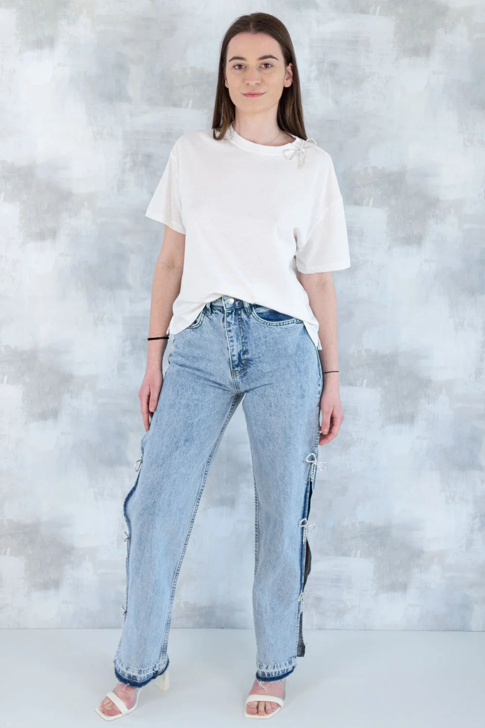 Tricou alb cu broșă tip fundiță detașabilă 12017-017 - NIZIA