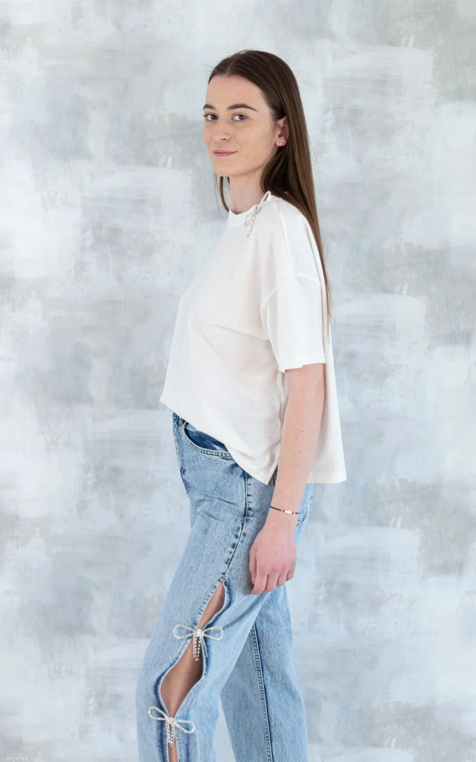 Tricou alb cu broșă tip fundiță detașabilă 12017-017 - NIZIA