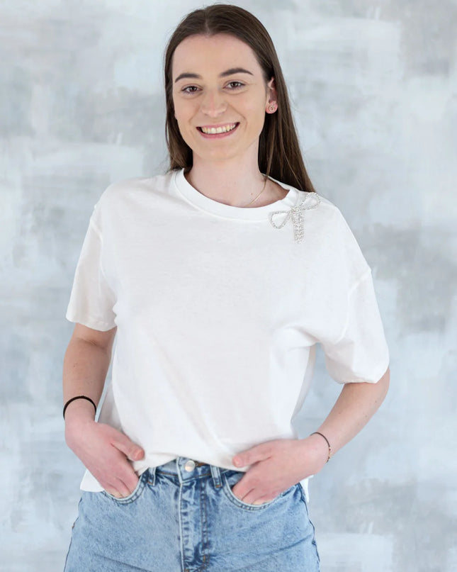 Tricou alb cu broșă tip fundiță detașabilă 12017-017 - NIZIA