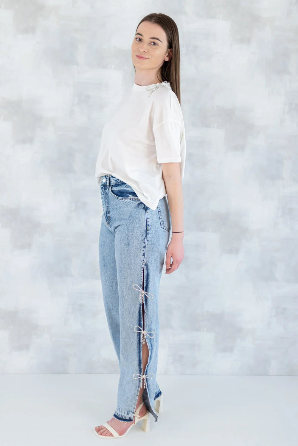 Blugi drepti cu fundițe strălucitoare detașabile – detaliu glam 1002-006 - NIZIA