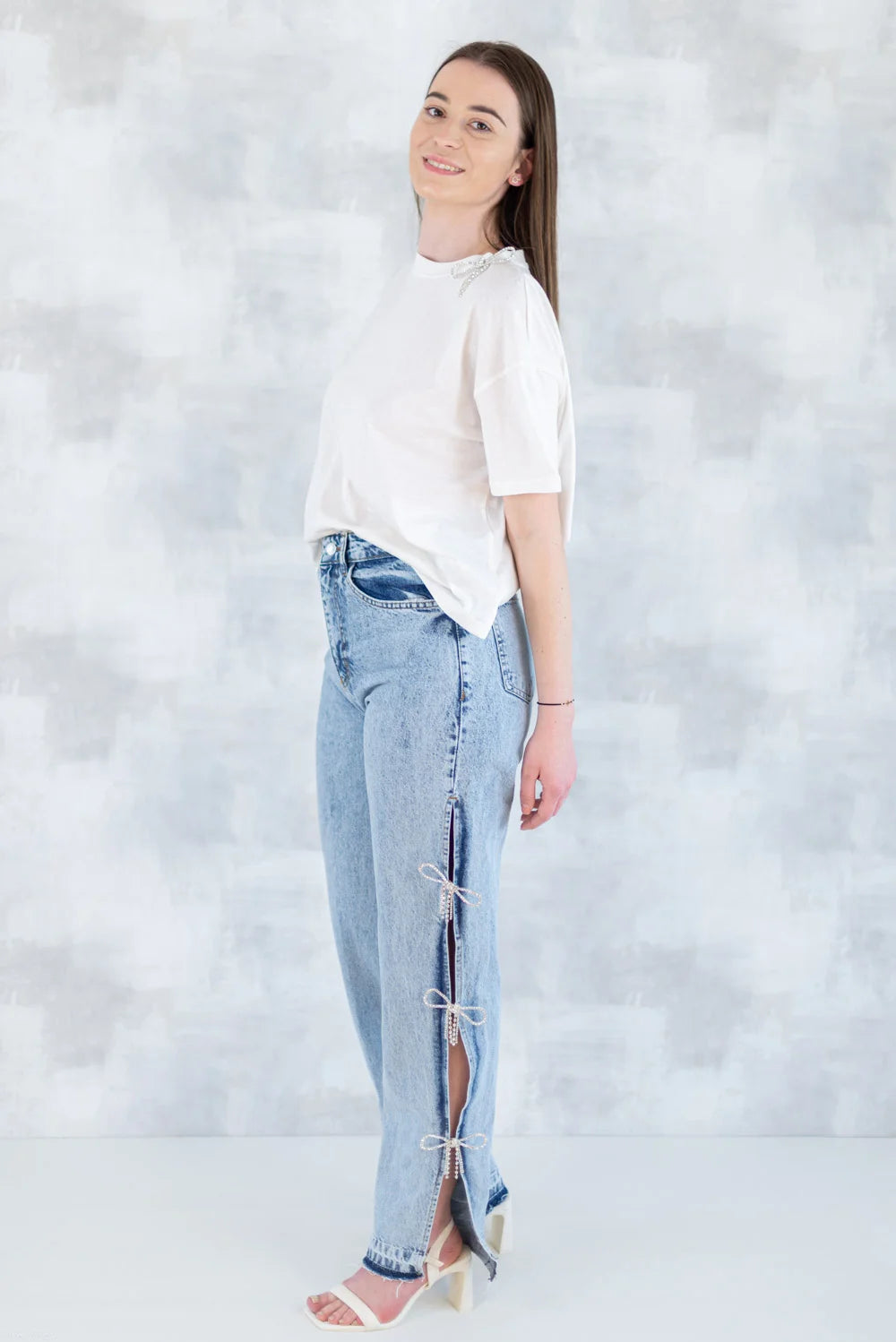 Blugi drepti cu fundițe strălucitoare detașabile – detaliu glam 1002-006 - NIZIA