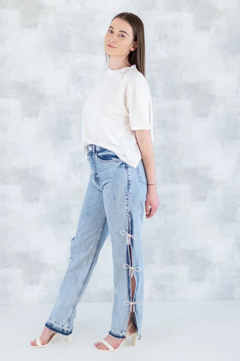 Blugi drepti cu fundițe strălucitoare detașabile – detaliu glam 1002-006 - NIZIA