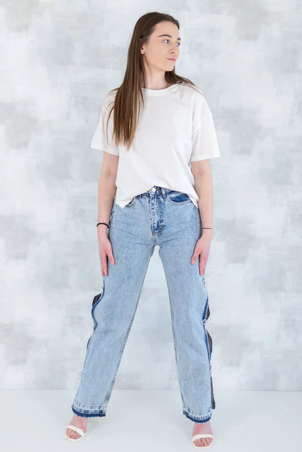 Blugi drepti cu fundițe strălucitoare detașabile – detaliu glam 1002-006 - NIZIA