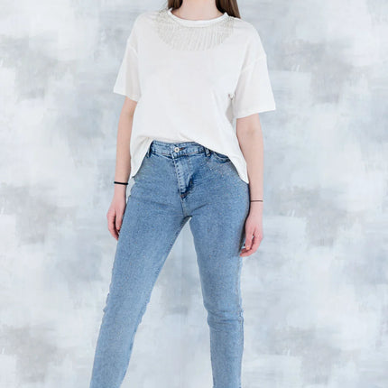 Tricou alb cu aplicații tip colier 12011-017 - NIZIA