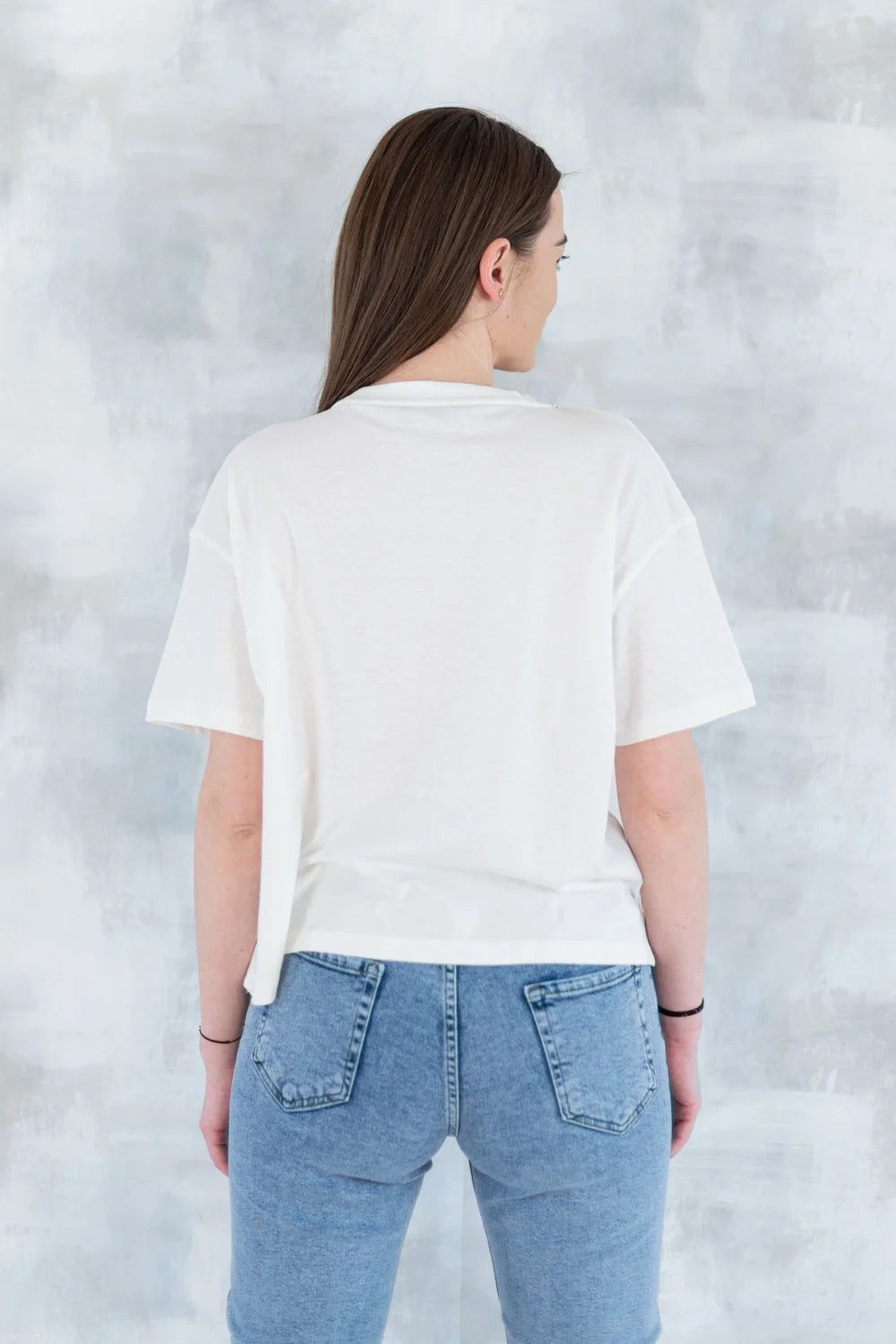 Tricou alb cu aplicații tip colier 12011-017 - NIZIA