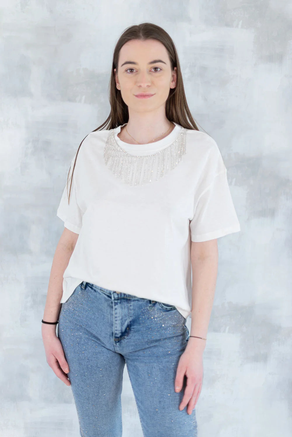 Tricou alb cu aplicații tip colier 12011-017 - NIZIA