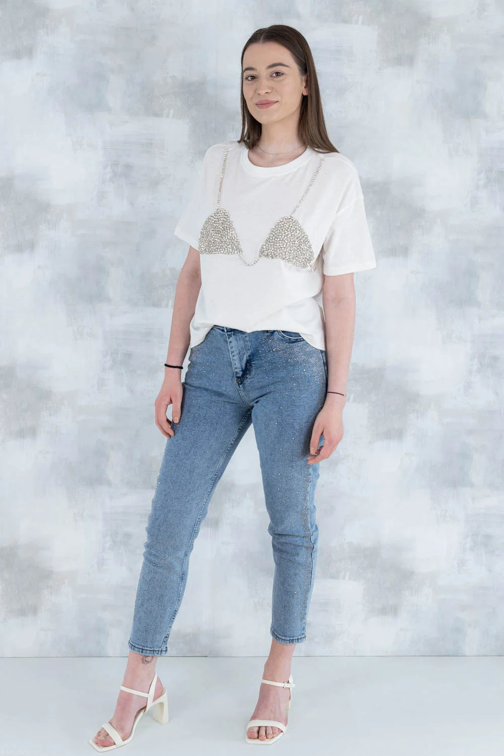 Tricou alb cu aplicație 3D – „Top cu pietre strălucitoare” 12006-012 - NIZIA