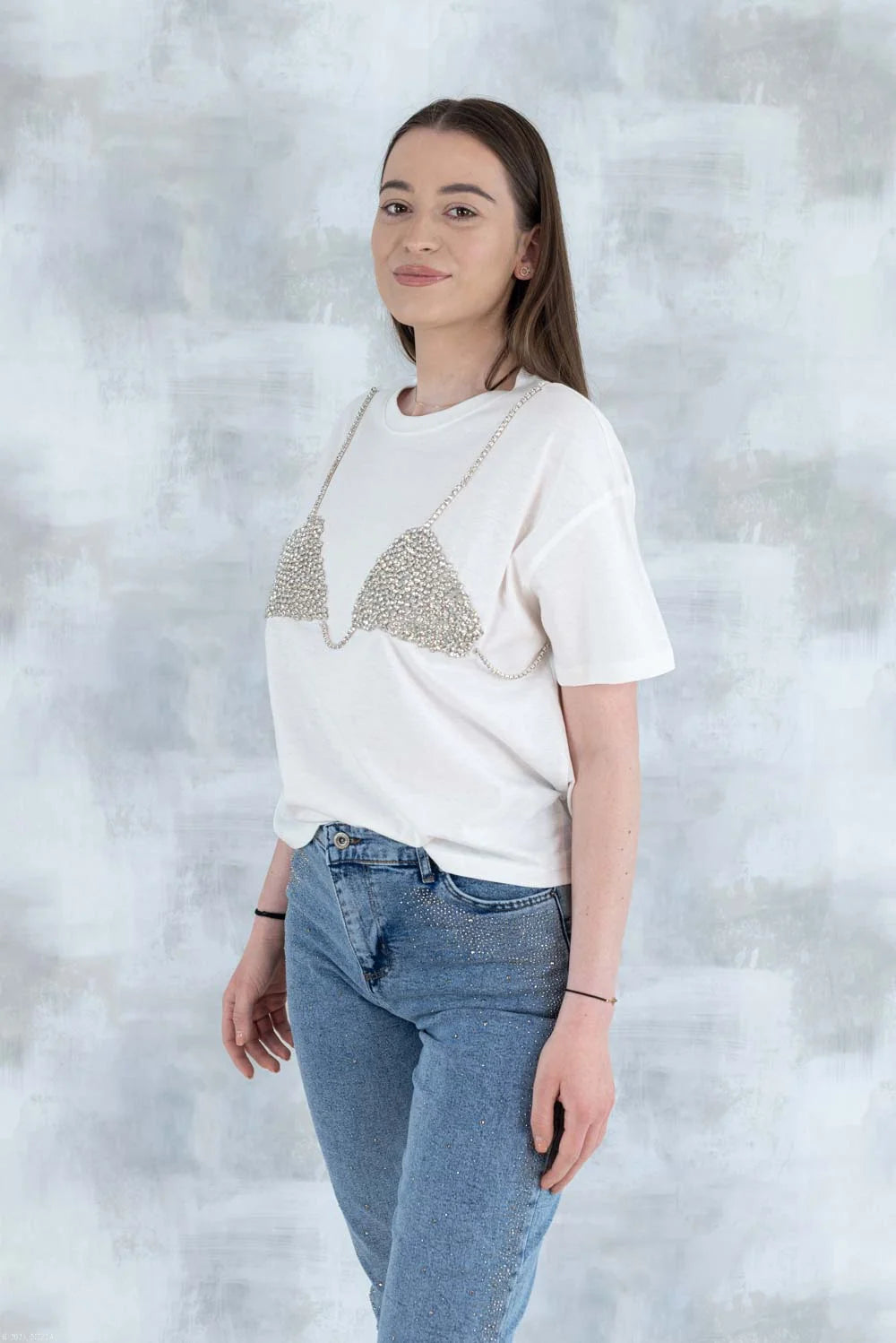 Tricou alb cu aplicație 3D – „Top cu pietre strălucitoare” 12006-012 - NIZIA