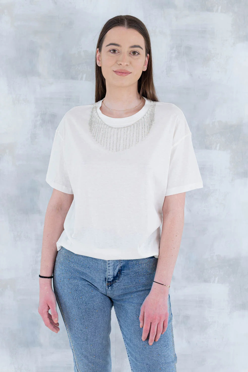 Tricou alb cu aplicații tip colier 12011-017 - NIZIA