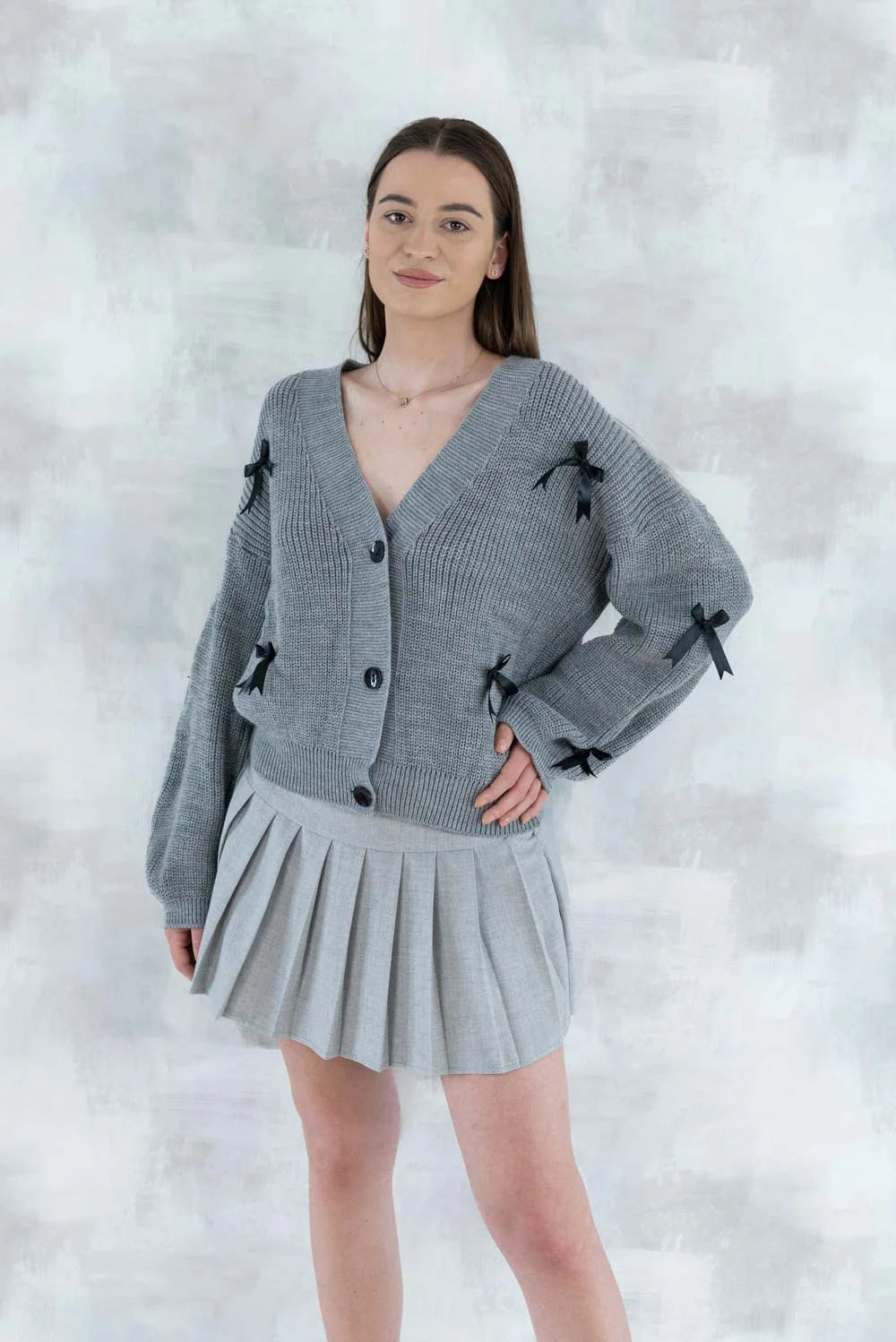 Cardigan chic cu fundițe applicate-gri deschis 4002 - NIZIA